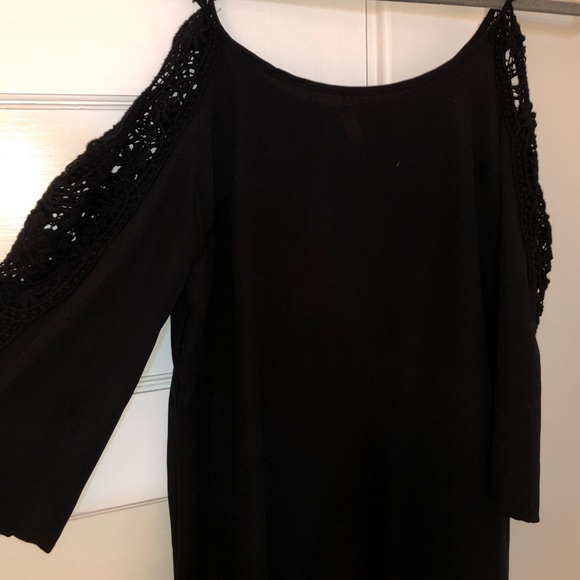 BLACK DRESS WITH CUT OUT SHOULDERS - Picture 2 of 5